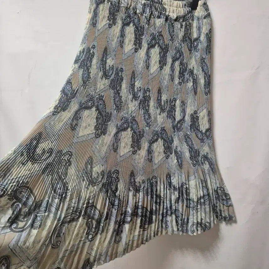 [BUNJANG] Pleated Pattern Midi Skirt - Size 28 / 플리츠 패턴 스커트 28
