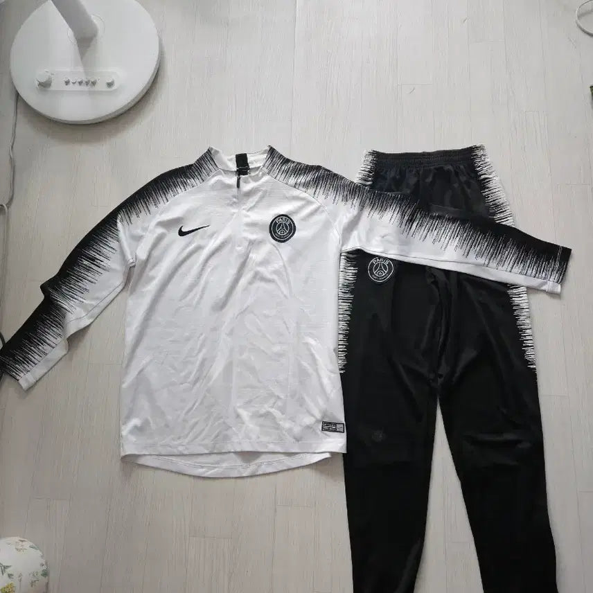 [BUNJANG] Nike Paris Saint-Germain Football Training Set - Size S / 나이키 파리생제르망 축구 트레이닝복 세트 - S