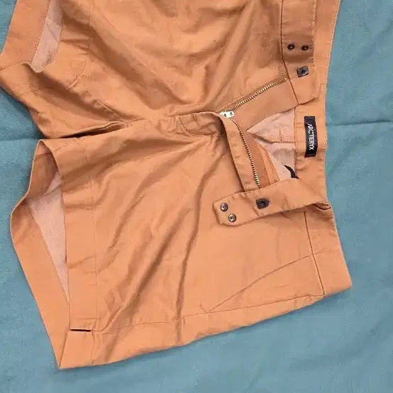 [BUNJANG] Arc'teryx 6 Eyes Brown Shorts - Women's / 아크테릭스 반바지 브라운 6 아이즈
