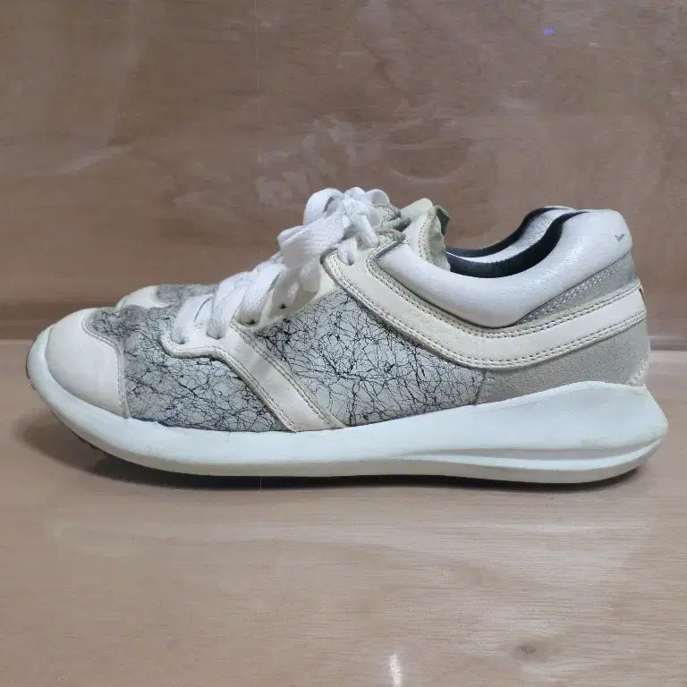 [BUNJANG] Arum Italian Sneakers / 후루룩구제2 240 arum 이태리 스니커즈 운동화 260726