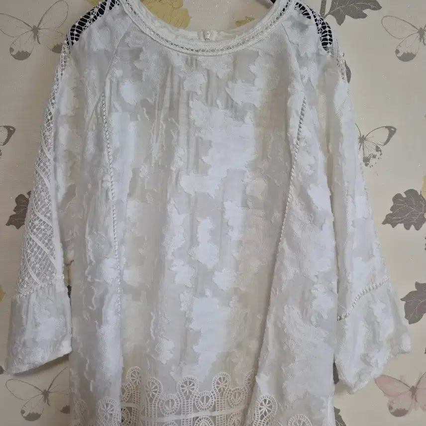 [BUNJANG] Vogue Lace Detail Feminine Blouse / 보브