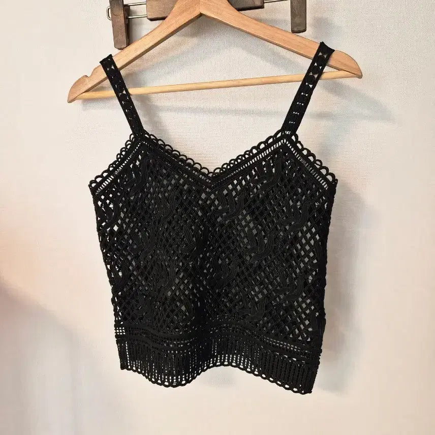 [BUNJANG] Stylish Black Crochet Tank Top / 세련된 블랙 크로셰 나시탑