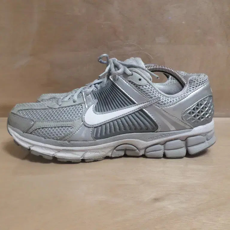 [BUNJANG] Nike Vomero 5 Wolf Grey Sneakers / 후루룩구제2 270 나이키 보메로5 울프그레이 운동화 260726