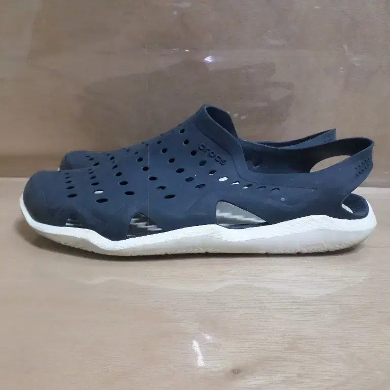 [BUNJANG] Crocs Navy Sandals 260 / 후루룩구제2 260 크록스 네이비 샌들 슬리퍼 260726