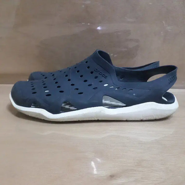 [BUNJANG] Crocs Navy Sandals 260 / 후루룩구제2 260 크록스 네이비 샌들 슬리퍼 260726
