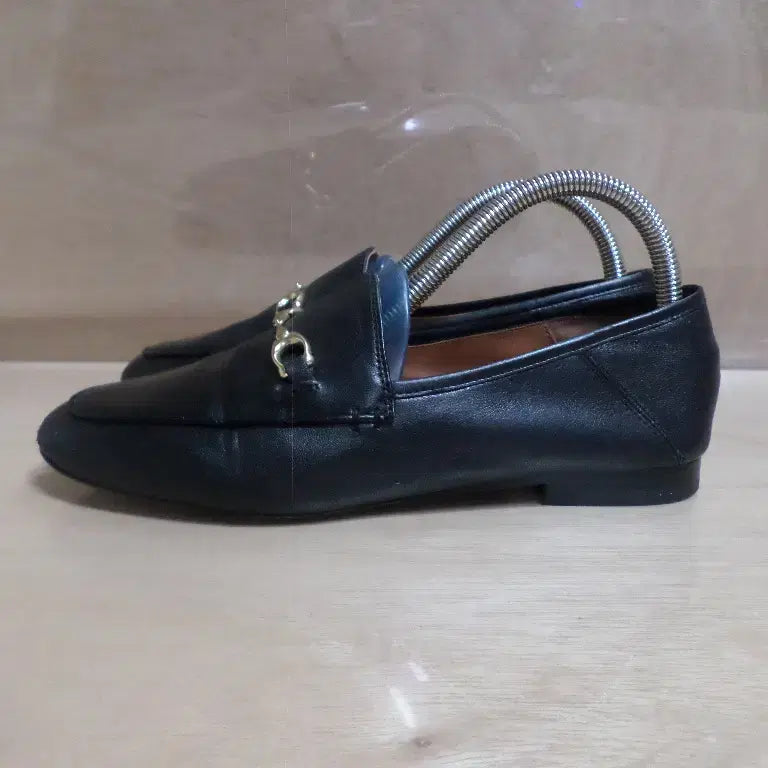 [BUNJANG] Coach Black Loafer Flats / 후루룩구제2 235 코치 플랫슈즈 구두 로퍼 금장 블랙 260726