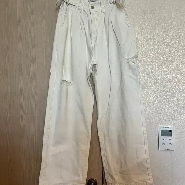 [BUNJANG] High-Waisted White Distressed Wide Leg Jeans / 24-25) 개미허리 만들어주는 하이웨이스트 화이트 데미지 와이드 팬츠 화이트청바지 (J6)