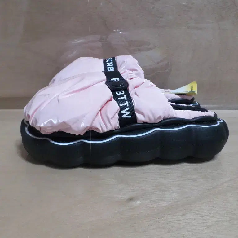 [BUNJANG] Pink Padded Slippers 260 / 후루룩구제2 여260 핑크 패딩 슬리퍼 260726