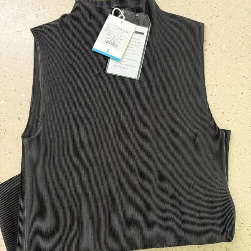[BUNJANG] Pleats Please Black Mock Neck Sleeveless Top Size 3 / 플리츠플리즈 블랙 반목 민소매 탑 3