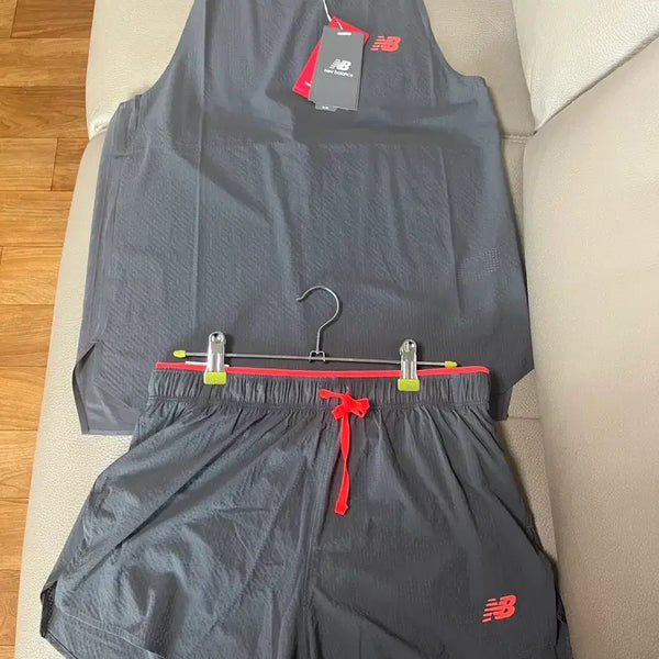 [BUNJANG] New Balance RC Ultra Singlet & 3-Inch Shorts Set (Grey) / 뉴발란스 RC 울트라 싱글렛, 쇼츠(3인치) 그레이 색상 세트 판매