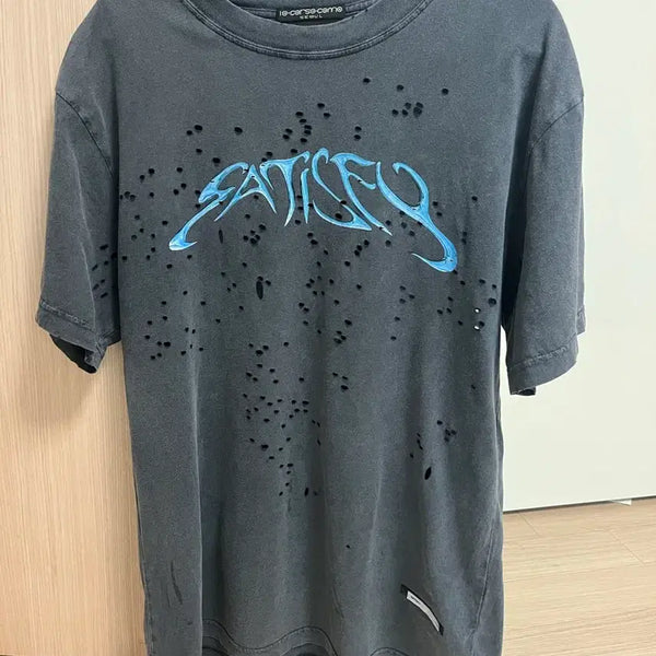 [BUNJANG] SATISFY Aged Black Moth Tech T-Shirt / 새티스파이 / 모스테크 티셔츠 / 2 사이즈