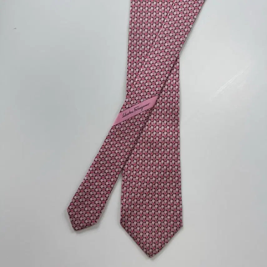 [BUNJANG] Ferragamo Monogram Silk Necktie 8.1cm / 신형 페레가모(Ferragamo) 명품 정품 모노그램 넥타이 8.1cm