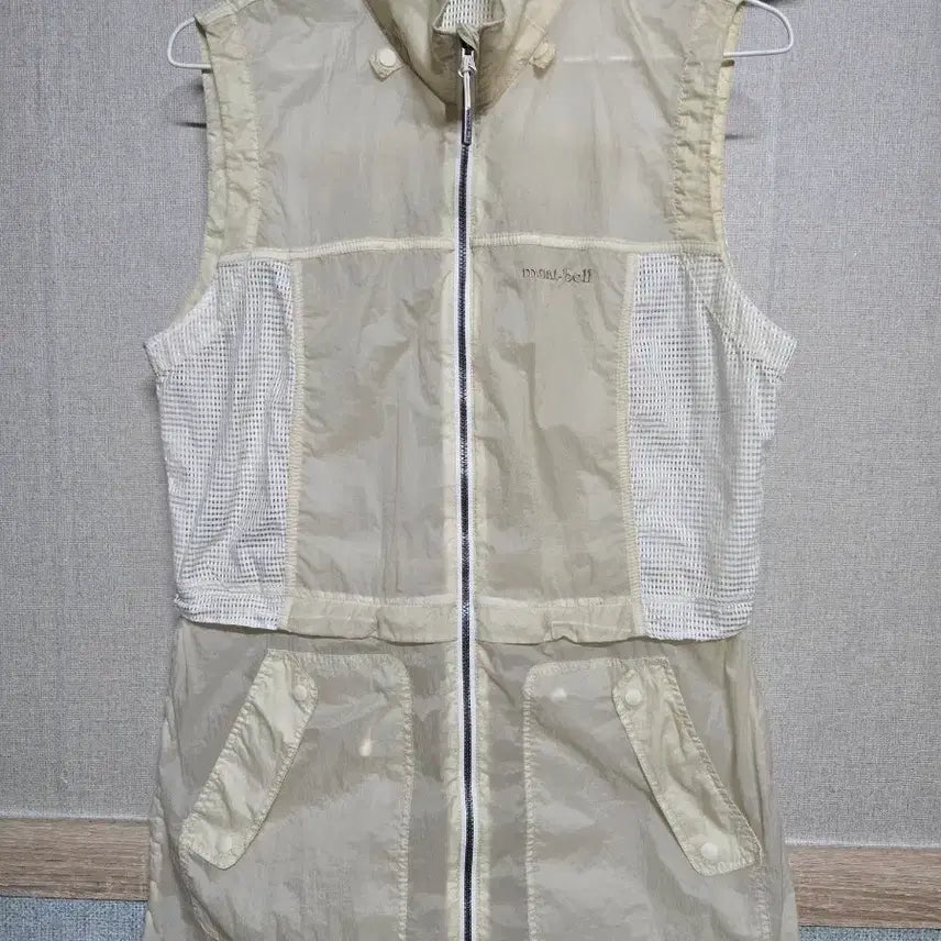 [BUNJANG] Montbell Lightweight Vest Beige / 몽벨 경량 바람막이 조끼 베이지