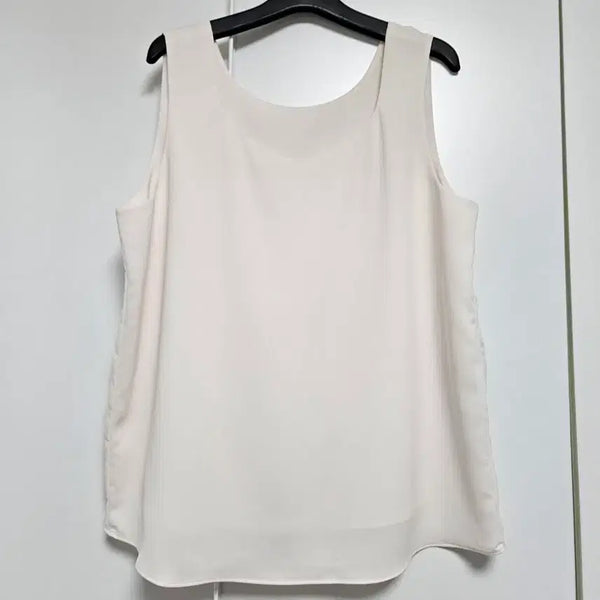 [BUNJANG] Laurel Cream Sleeveless Top (Size 66) / (새상품) 라우렐(Laurel) 크림색  나시 (66)
