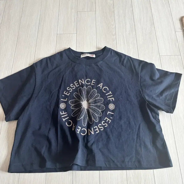 [BUNJANG] Mardi Mercredi Navy Cropped T-Shirt / (새상품)마르디메크르디 네이비 크롭 티셔츠
