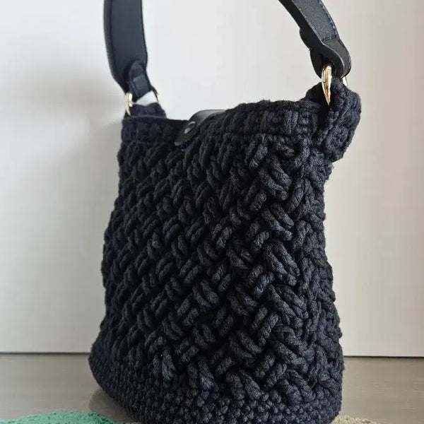 [BUNJANG] Hand-Knitted Knit Shoulder Bag - 'Elegance Included' / (새상품) 손뜨개 니트 숄더백 '고상함을 넣어두었어요'