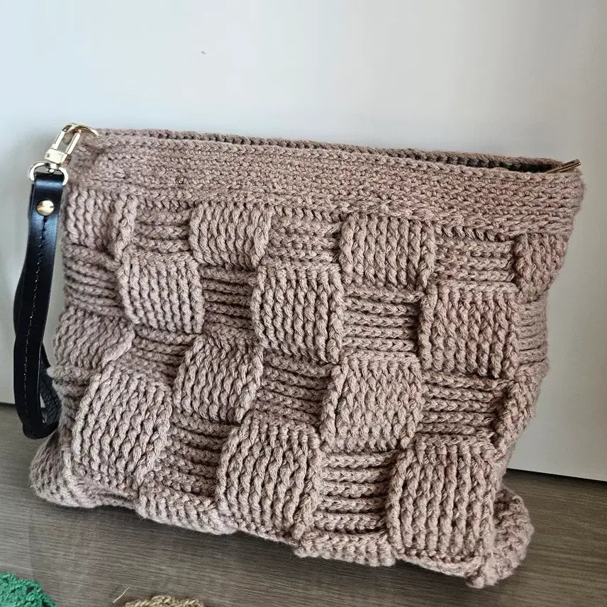 [BUNJANG] Hand-Knitted Bag Beige / (새상품) 손뜨개 가방 '행복 가득 채워요'