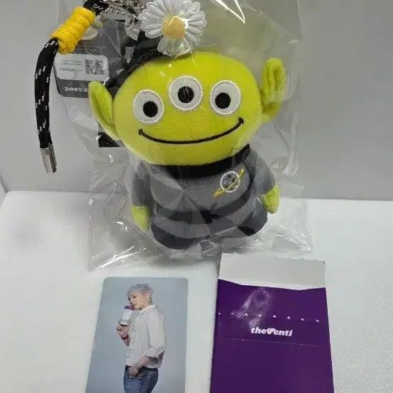 [BUNJANG] G-Dragon Photocard & Peaceminusone x Toy Story The Firstpan Alien Keychain / 지디 포카+피스마이너스원 x 토이 스토리 더 퍼스트팬 피마원 키링 알린