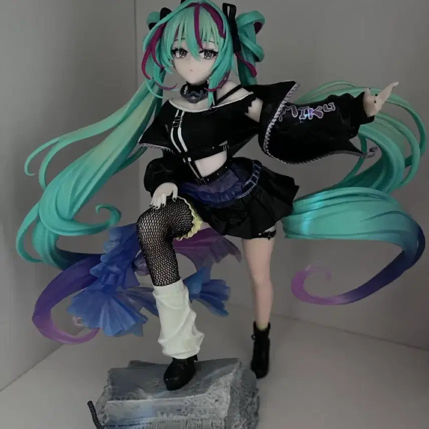 [BUNJANG] Sega FigureZ High-Spec Hatsune Miku Punk Hatsune Miku Figure (Unsealed) / 개봉)세가 피규어리즘 하츠네 미쿠 펑크 하츠네미쿠 피규어