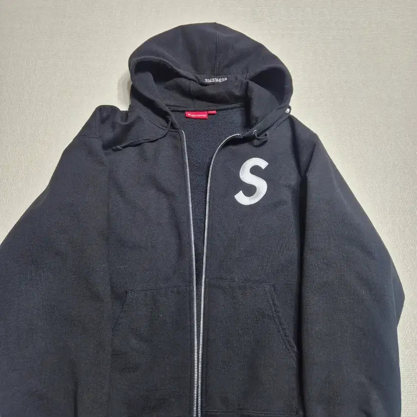 [BUNJANG] Supreme S Logo Hooded Zip-Up Black 24FW (XL) / (XL) 슈프림 S로고 후드집업 블랙 24FW