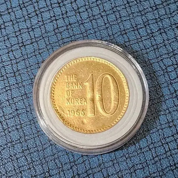 [BUNJANG] 1966 Bank of Korea 10 Won Coin (First Edition) / 첫 발행 1966년 한국은행 10원 동전