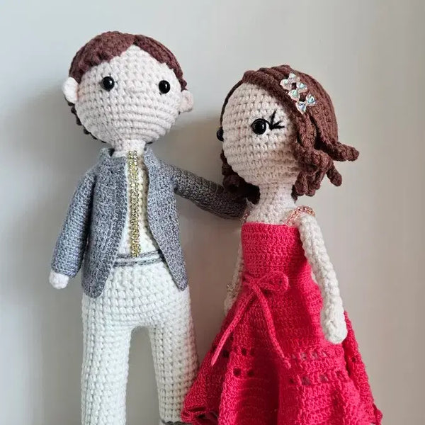 [BUNJANG] Hand-Knitted 'Irresistibly Lovely' Couple Doll Set / (새상품) 손뜨개인형 '사랑하지 않을 수 없는" 커플세트