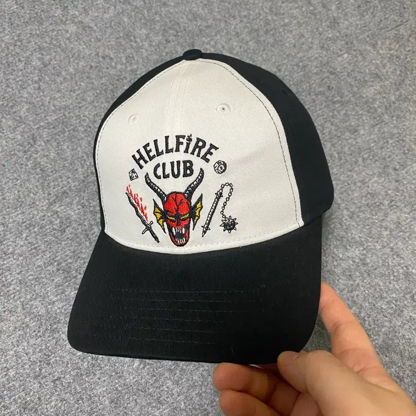 [BUNJANG] Stranger Things Hellfire Club Two-Tone Snapback Ball Cap / 기묘한이야기  HELLFIRE CLUB 헬파이어 스냅백 볼캡