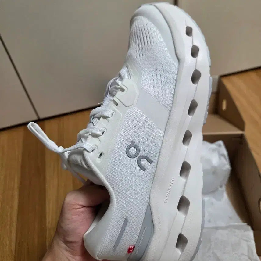 [BUNJANG] On Running Cloudrunner 3 White Running Shoes (260) / [새것] 온러닝 클라우드러너 3 화이트 260