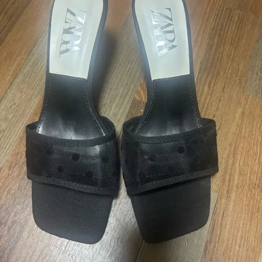 [BUNJANG] Zara Polka Dot Mule Heels - Black / 자라 도트 뮬 구두 블랙