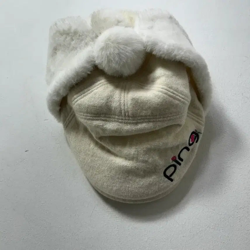[BUNJANG] Pink Golf Hat Ushanka Style Ear Warmer Cap / 핑 골프 모자 아이보리 털 방한캡
