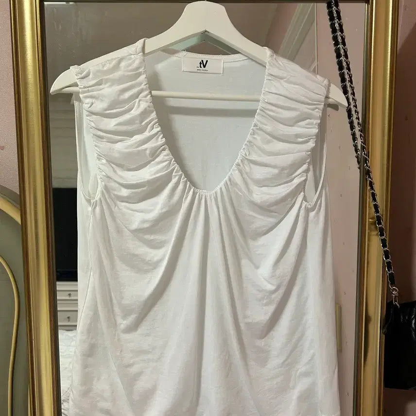 [BUNJANG] Frill Sleeveless Blouse / 프릴나시블라우스