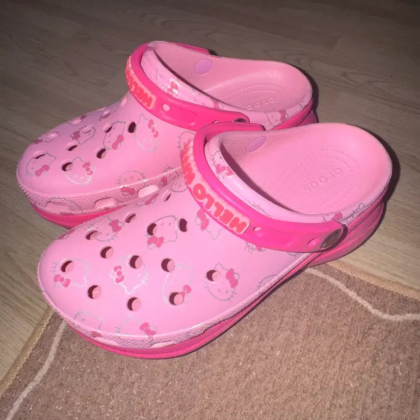 [BUNJANG] Crocs Hello Kitty Bay Clog / 크록스 헬로키티 베이 클로그