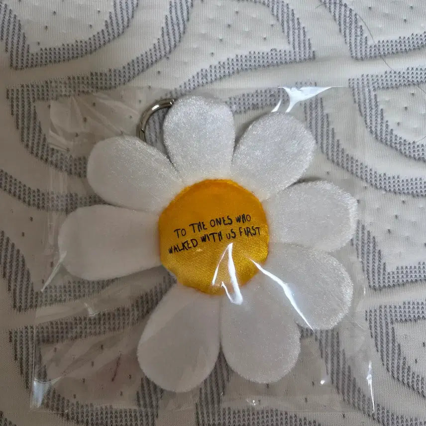 [BUNJANG] PEACEMINUSONE The First Fan Daisy Keychain / 피스마이너스원 더 퍼스트팬 데이지 키링