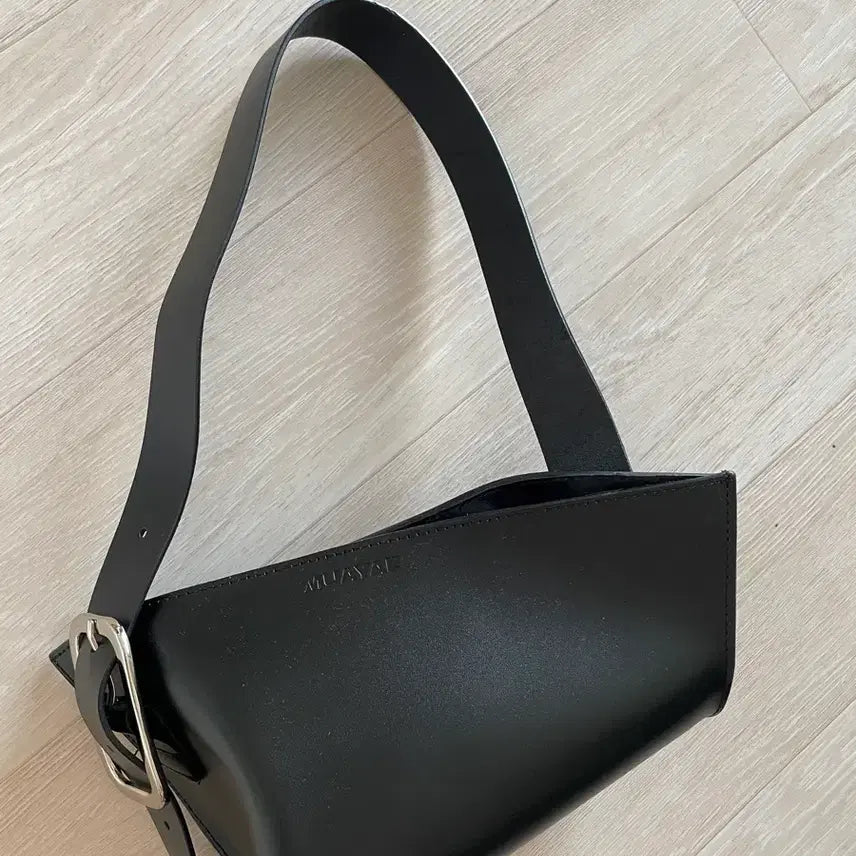 [BUNJANG] Muaae Leather Shoulder Bag / 무아애 숄더백