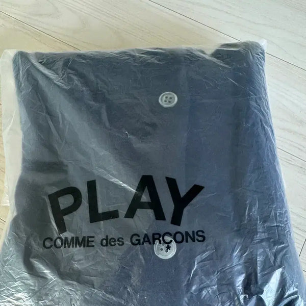 [BUNJANG] Comme des Garçons Play White Heart Knit Cardigan Navy / [M]플레이 꼼데가르송 화이트 하트 니트 가디건 네이비(새상품)