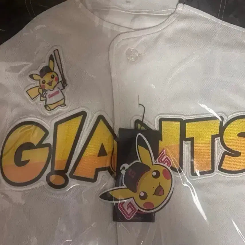 [BUNJANG] Lotte Giants Park Se-woong Player Marked Pikachu Collaboration Baseball Uniform (New) / 롯데 피카츄 유니폼 (박세웅 마킹)(새상품!) 롯데 자이언츠