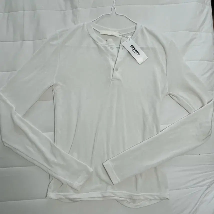 [BUNJANG] Nyunyu Summer Knit Slim Fit / 뉴뉴 여름니트