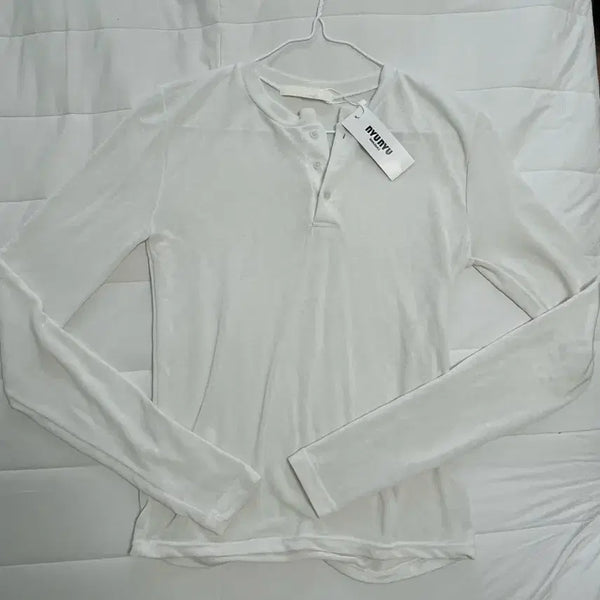 [BUNJANG] Nyunyu Summer Knit Slim Fit / 뉴뉴 여름니트