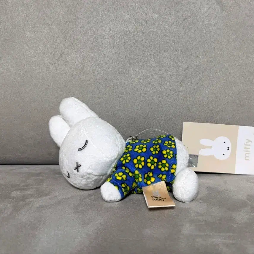[BUNJANG] Miffy Sleeping Flower Pattern 13cm Keyring Doll / 정품 잠자는 미피 꽃무늬 13cm 키링인형