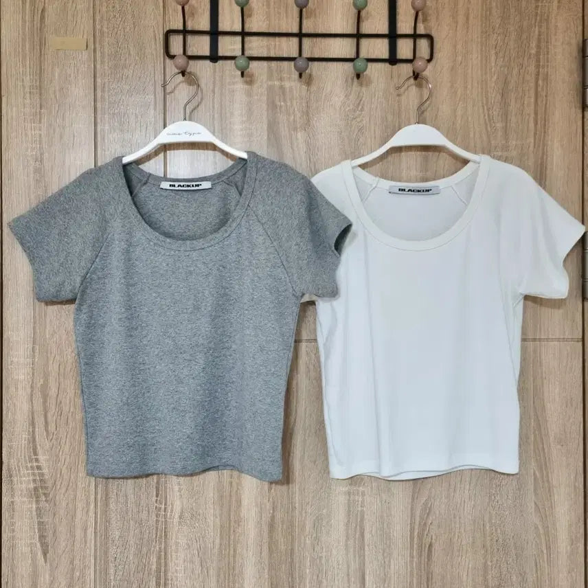 [BUNJANG] Black Up Raglan U-Neck T-Shirt Set (2 pcs) / 블랙업 나그랑 유넥 반팔티 2장