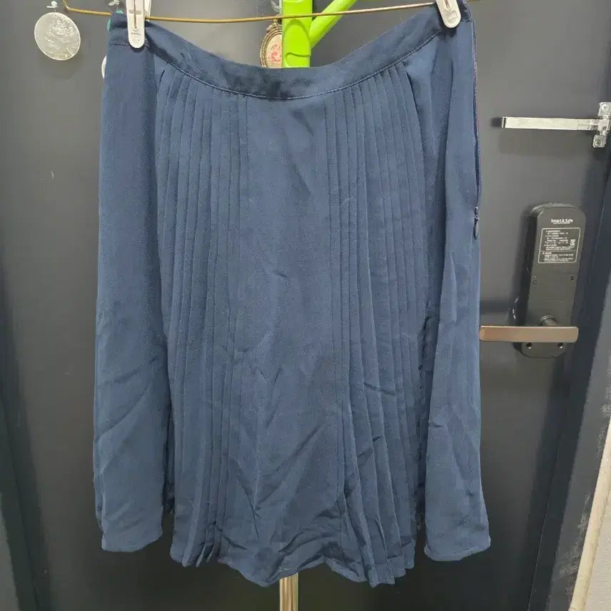 [BUNJANG] Navy Pleated Midi Skirt / 네이비 플리츠 스커트