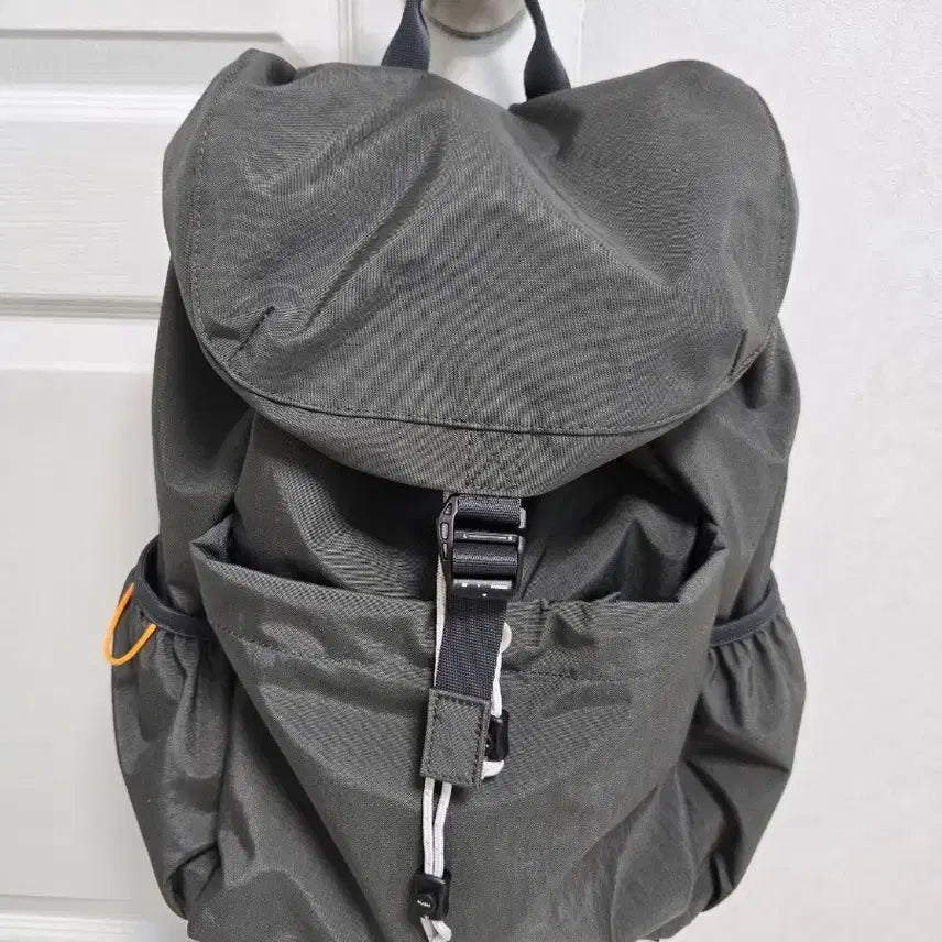 [BUNJANG] 로우로우 (Low Classic) Grey Backpack / 로우로우그레이 색상 백팩
