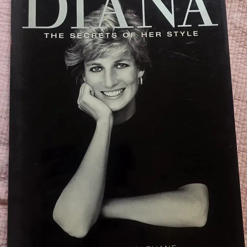 [BUNJANG] Diana, Princess of Wales Fashion Behind the Scenes Hardcover Photobook Magazine / 다이애나 비 패션 비하인드 스토리 북 Diana 포토북 하드커버 잡지 다이아나 황태자비