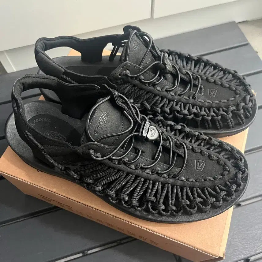[BUNJANG] KEEN Unique Sandals Black 270 / 킨 유니크 샌들 블랙 270 판매