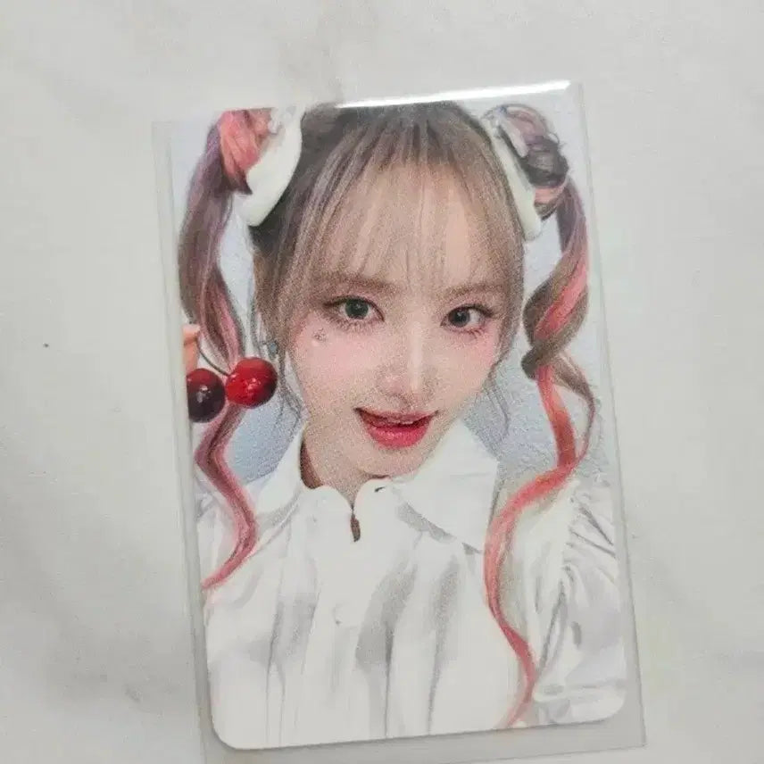 [BUNJANG] IVE Liz WITHMUU Lucky Draw Cherry Photocard / 아이브 리즈 스위치 위드뮤 럭키드로우 체리 포토카드