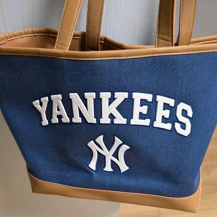 [BUNJANG] MLB Varsity Basic Canvas Large Shopper Bag NY (Indigo) / MLB 바시티 베이직 캔버스 라지 쇼퍼백 NY (Indigo)