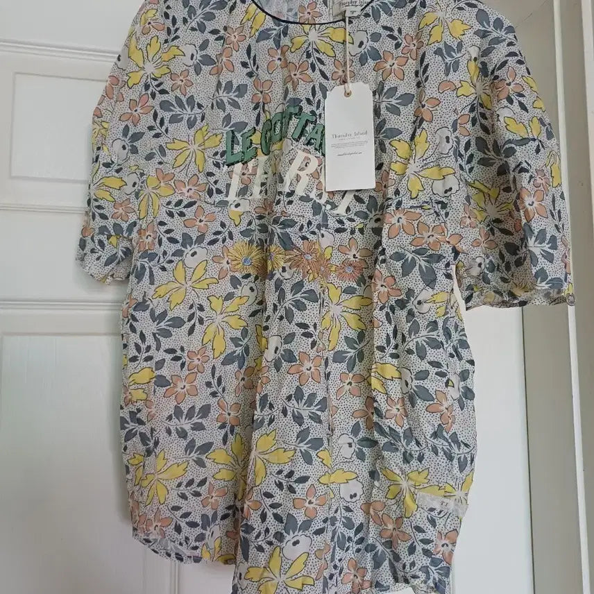 [BUNJANG] Thursday Island Floral Print Short Sleeve T-Shirt / 써스데이아일랜드 시원한 티셔츠