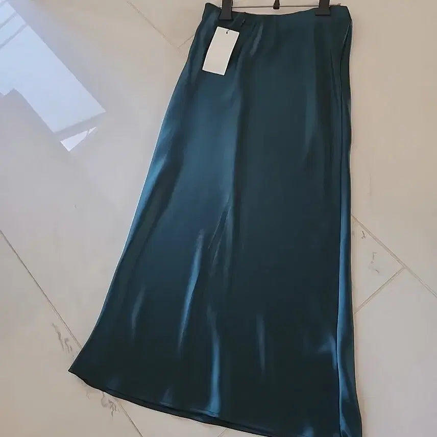 [BUNJANG] Zara Satin Effect Midi Skirt Dark Green / 새제품 자라(ZARA) 새틴 이펙트 미디 스커트 다크 그린 컬러