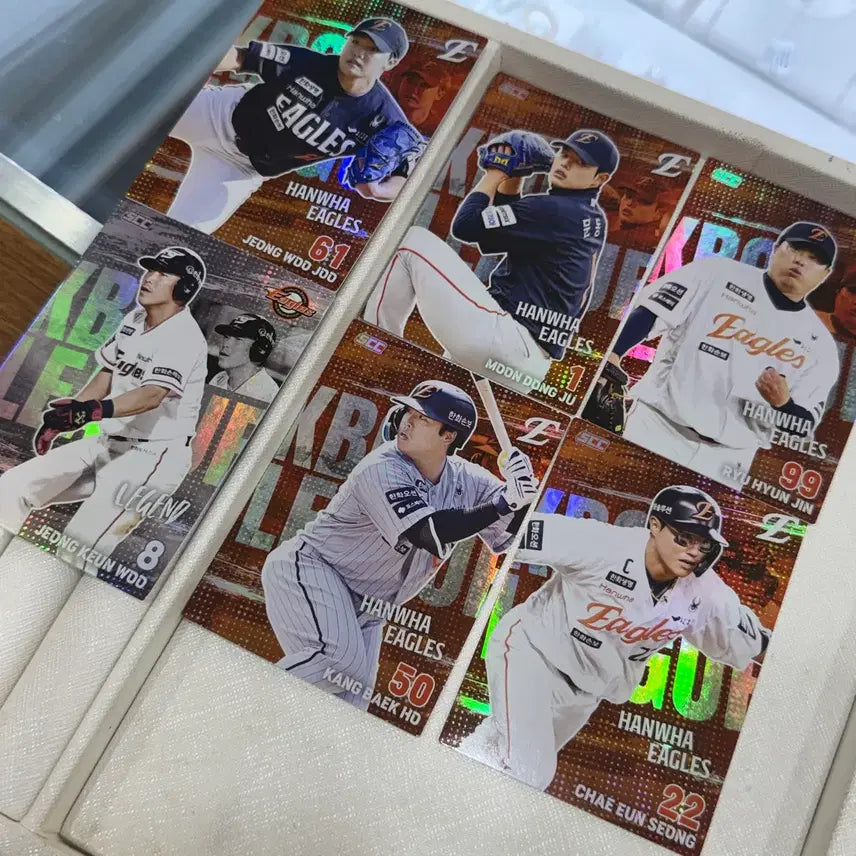 [BUNJANG] KBO Hanwha Eagles Baseball Card Bundle (6 Holographic Cards Included) / KBO 카드 한화 홀로 카드 6장 포함 일괄 판매