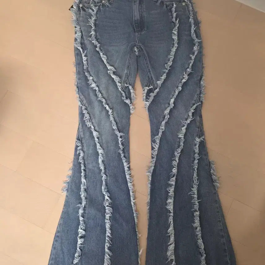 [BUNJANG] Bad Blood Twist Frayed Denim Pants - Blue, L / 배드블러드 트위스트 프레이드 데님 팬츠 - 블루 L